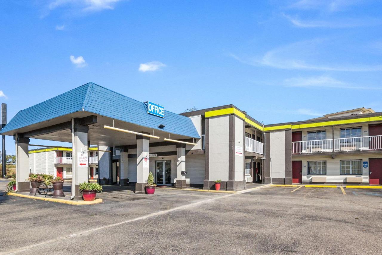 Econo Lodge Inn & Suites Терре-Хот Екстер'єр фото